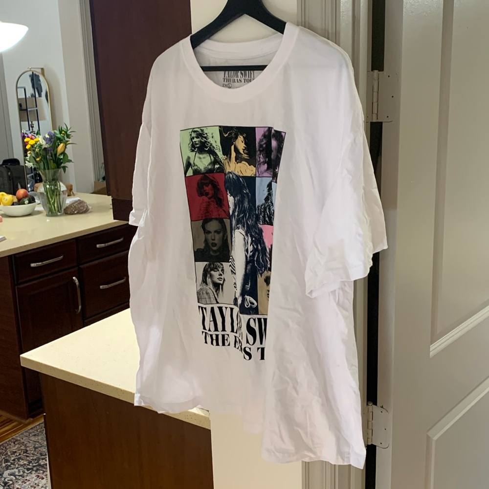 Taylor swift eras tour tee shirt size 2xl